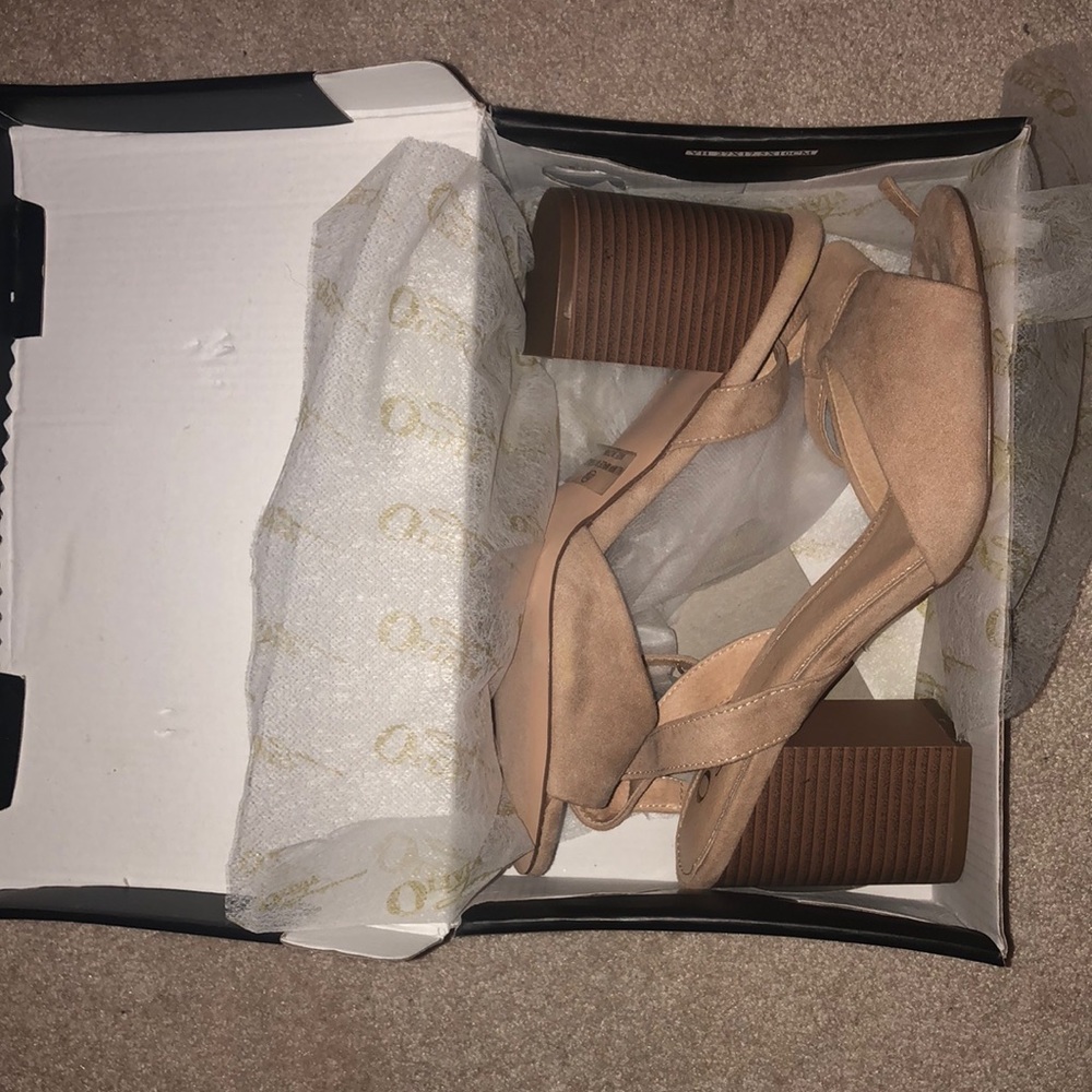 BRAND NEW Nude Heels